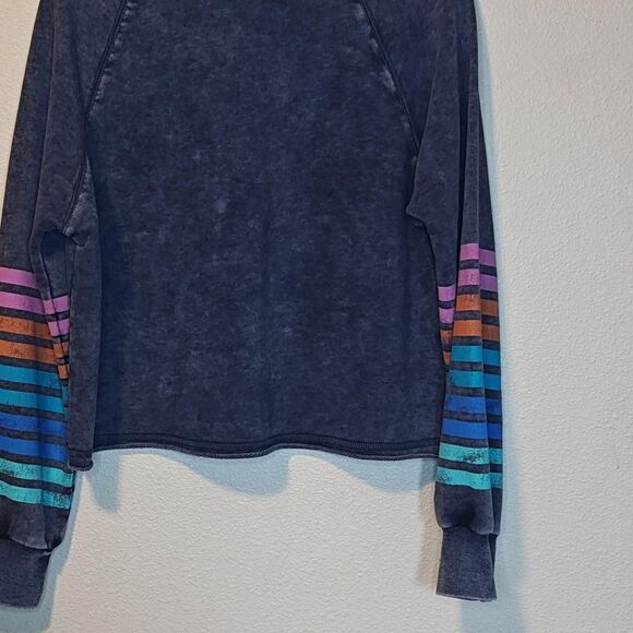 Evereve Sweatshirt Womens Medium Navy Beck Stripe Trim Rainbow Sleeve Crewneck - Picture 5 of 12